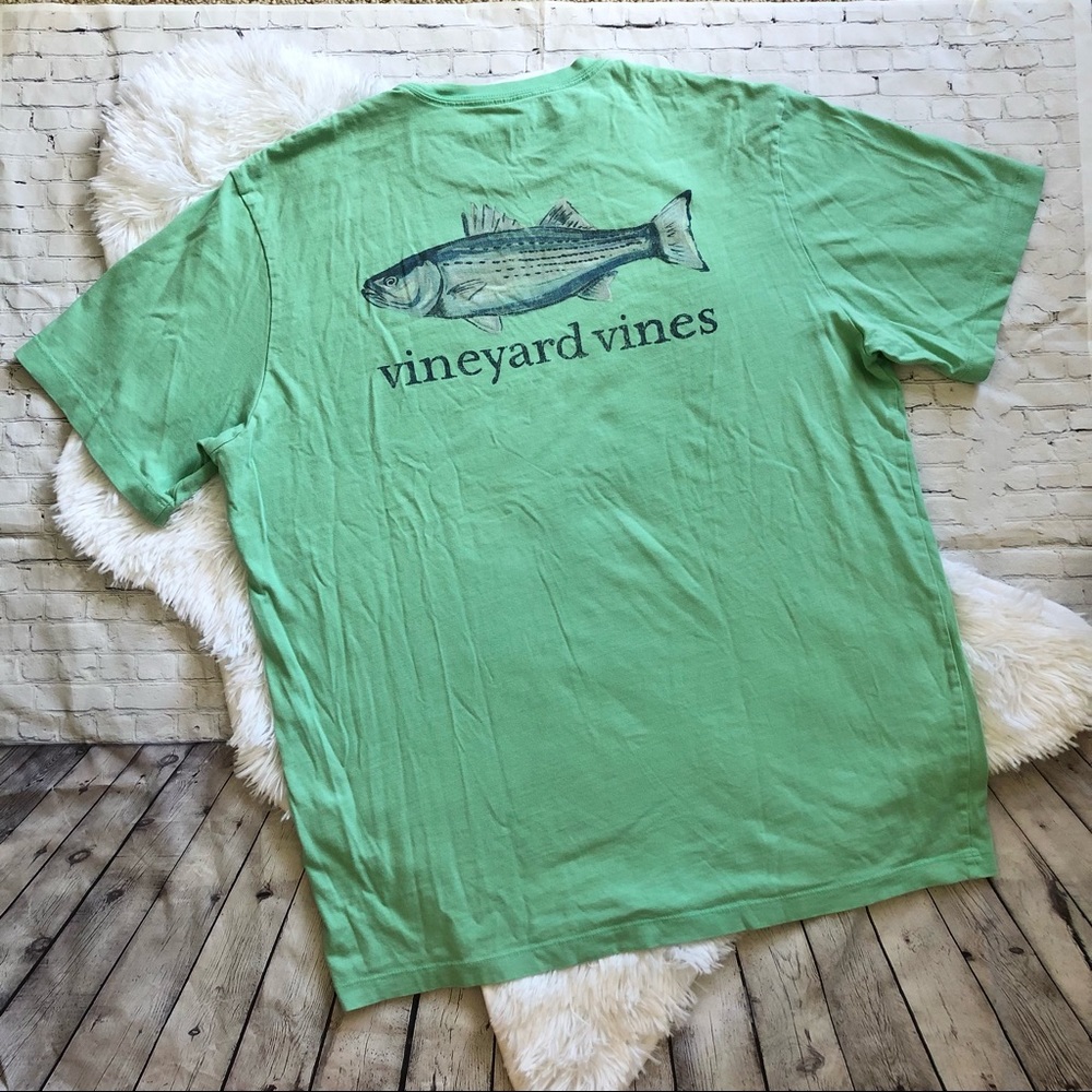 Vineyard Vines Front Pocket Big Fish Light Green Tee Shirt Medium GUC